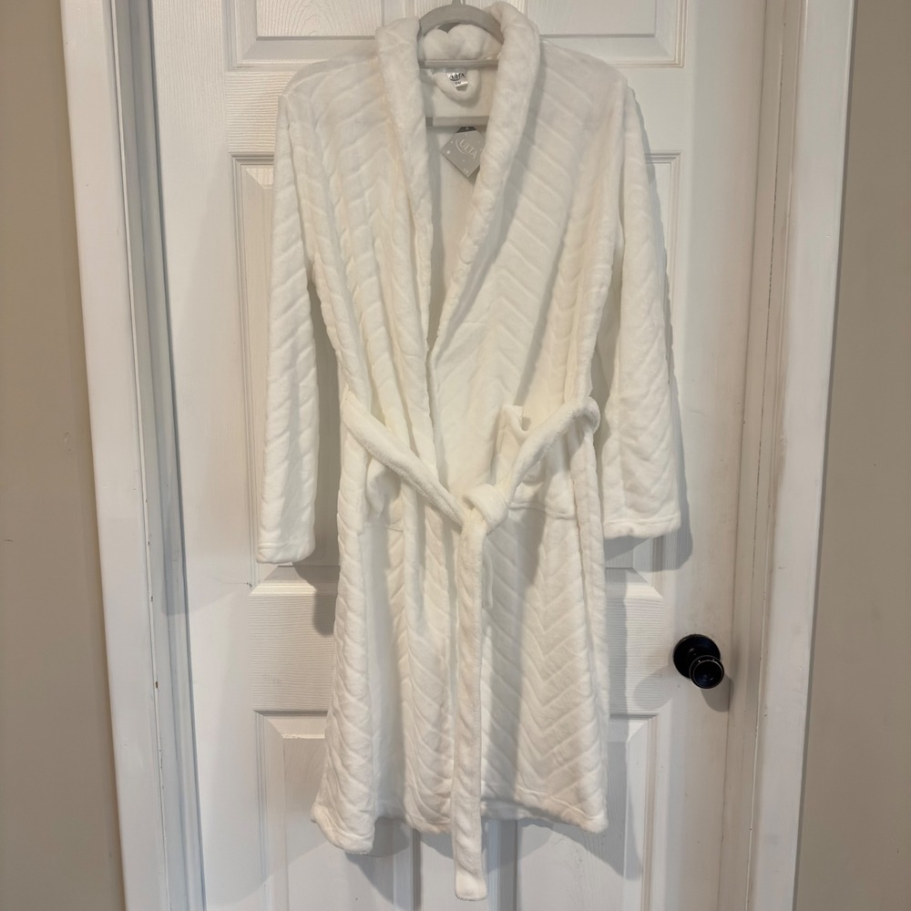 Ulta Beauty White Chevron Textured Plush Fleece Robe Tie Waist S/M NEW